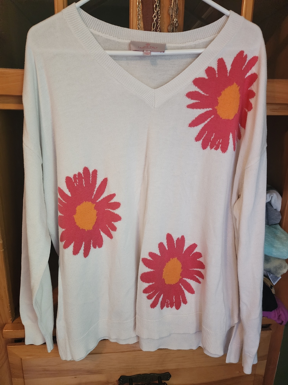 Laurie Felt White V-Neck Sweater with Pink & Yellow Daisy Motifs